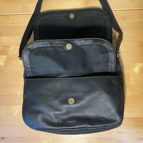 Fossil Black Leather Bag Double Flap Closure onf Front - Picture 9 of 15